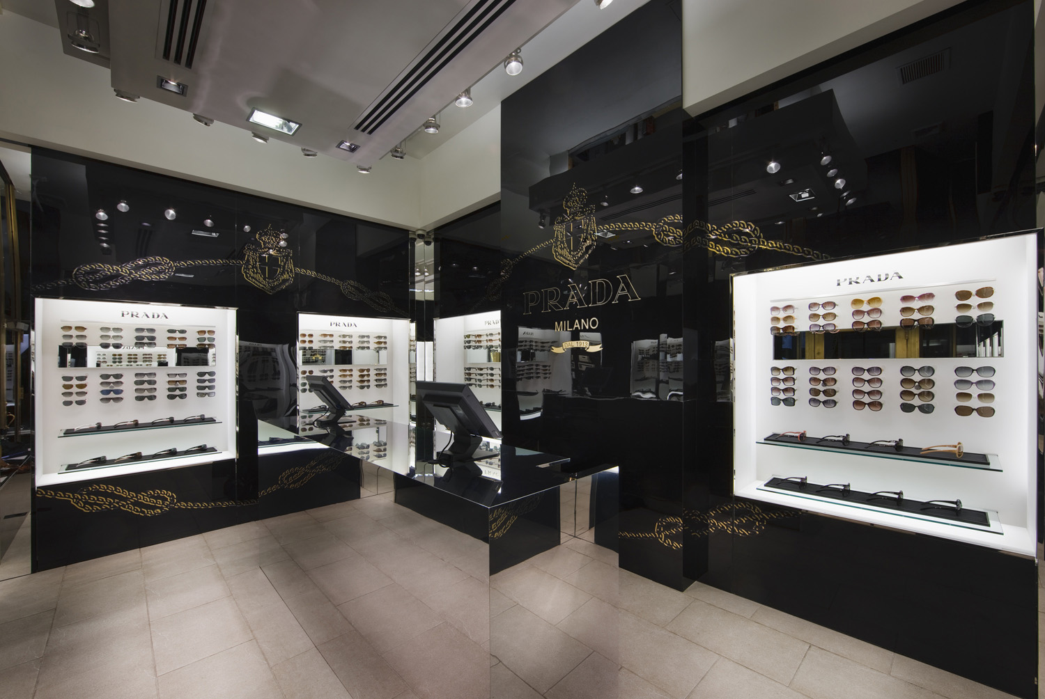 Prada overview R2L trade stand