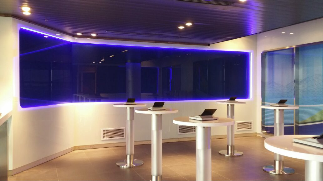 Lounge Complements Adjoining Store - Mevius