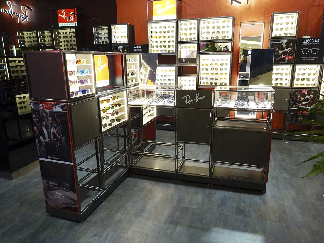 First Ray-Ban Store - Luxottica