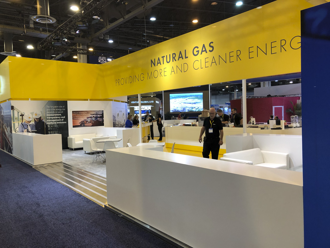 Shell trade stand